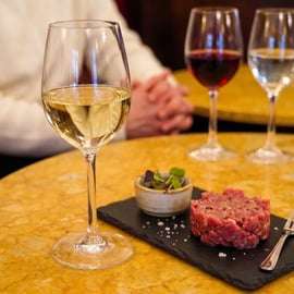Torino: degustazione di vini piemontesi in un caffè storico
