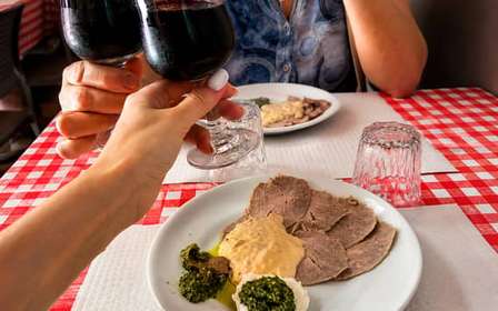 Tour dello street food a Torino tra piola, agnolotti e dolci