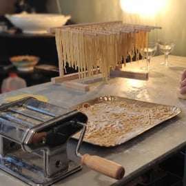Matlagningskurs i Turin: tagliatelle och tiramisù hos en kock