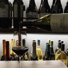 Vini piemontesi vicino al Museo Egizio, tre calici a scelta