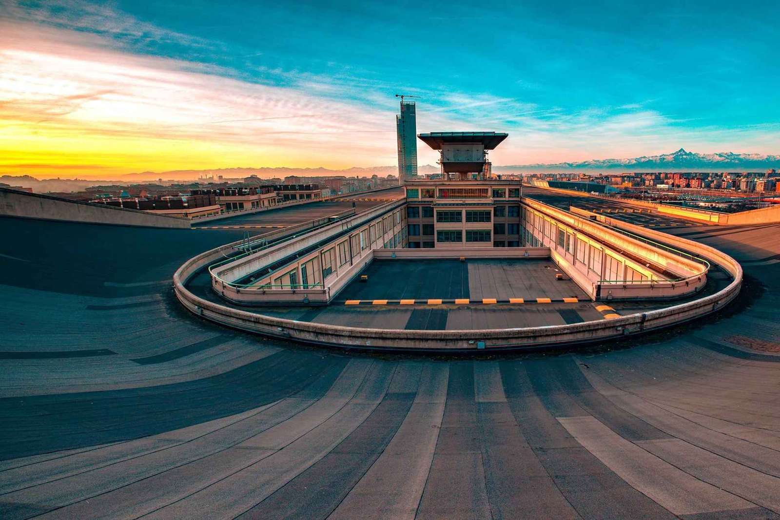 Torino: Tour privato del quartiere Mauto e Fiat Lingotto