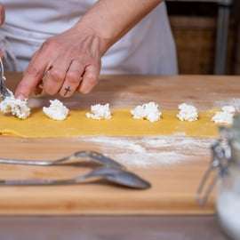 Torino: lezione di cucina sulla pasta e il tiramisù a casa di un locale