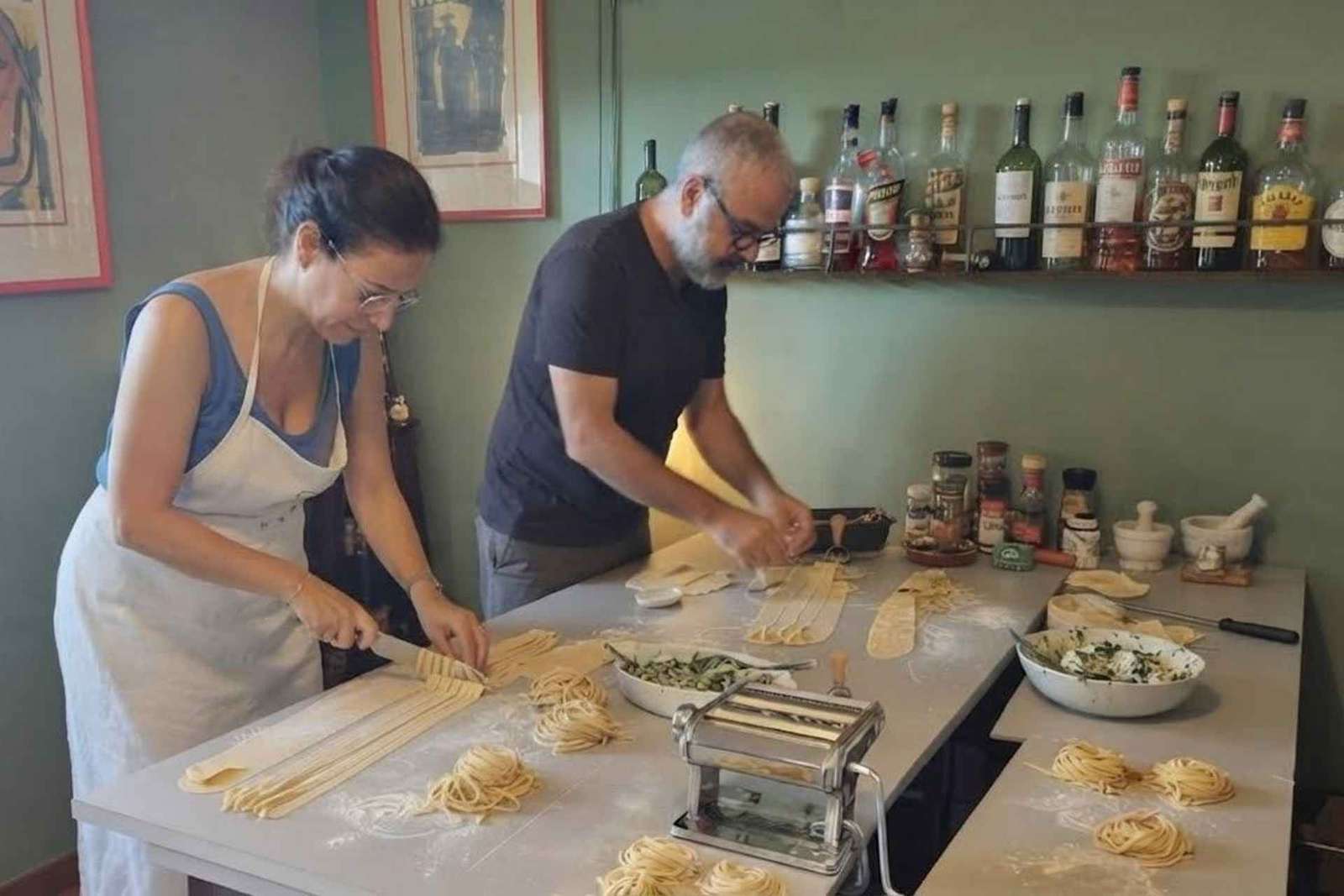 Matlagningskurs i Turin: tagliatelle och tiramisù hos en kock