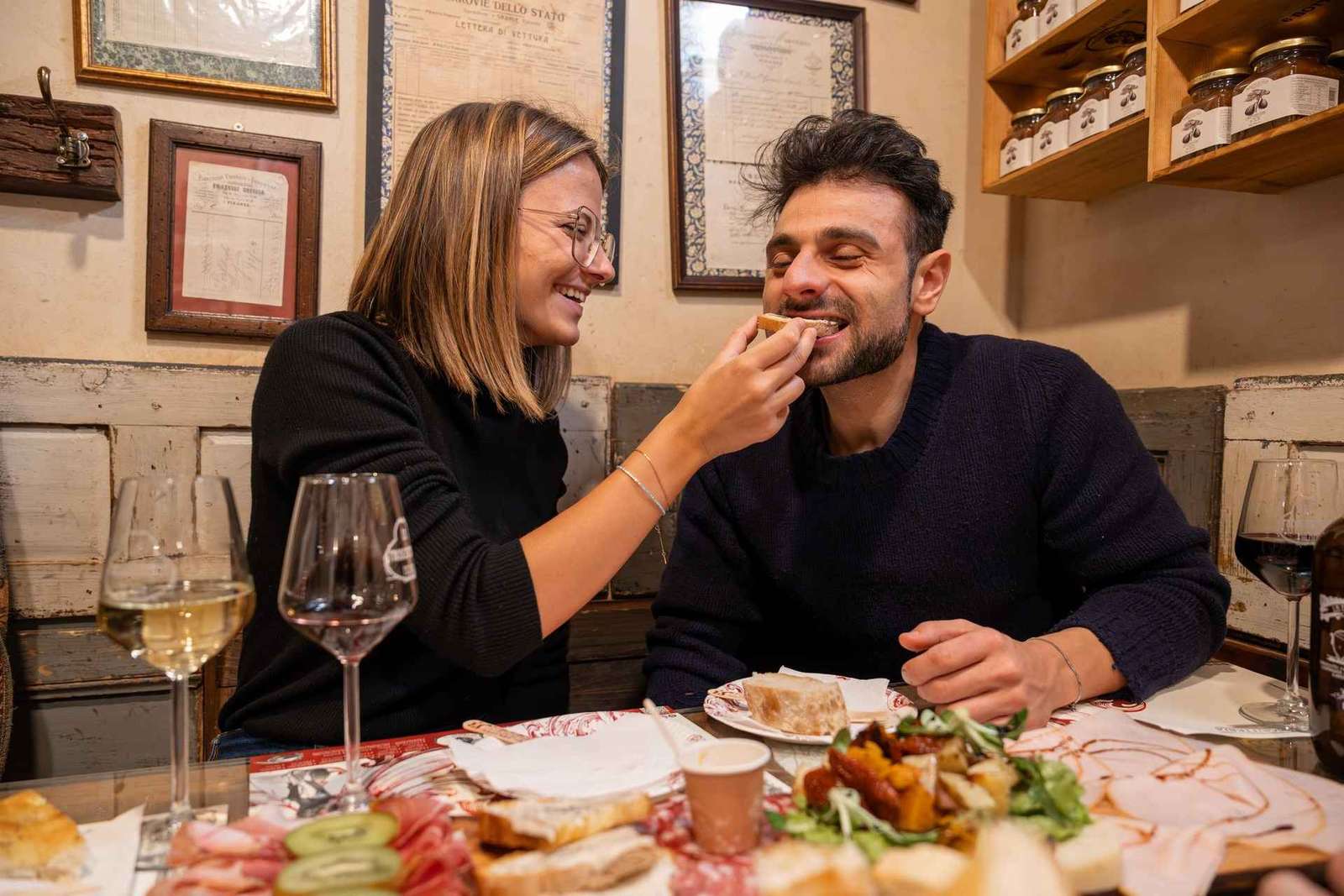 Torino: tour a piedi dello street food con aperitivo e degustazioni
