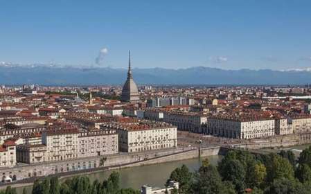 Turin: Private custom tour with a local guide