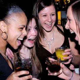 Pub crawl a Torino a San Salvario con giochi e tre bar