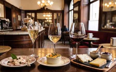 Torino: degustazione di vini piemontesi in un caffè storico