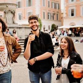 Pub crawl a Torino a San Salvario con giochi e tre bar