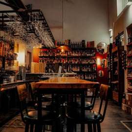 ENOTECA VENARIA: degustazione vini e cibo locale